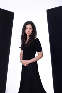 Seres Lili Hanna Jelenkor 2026 ogm-7743 szoknyás